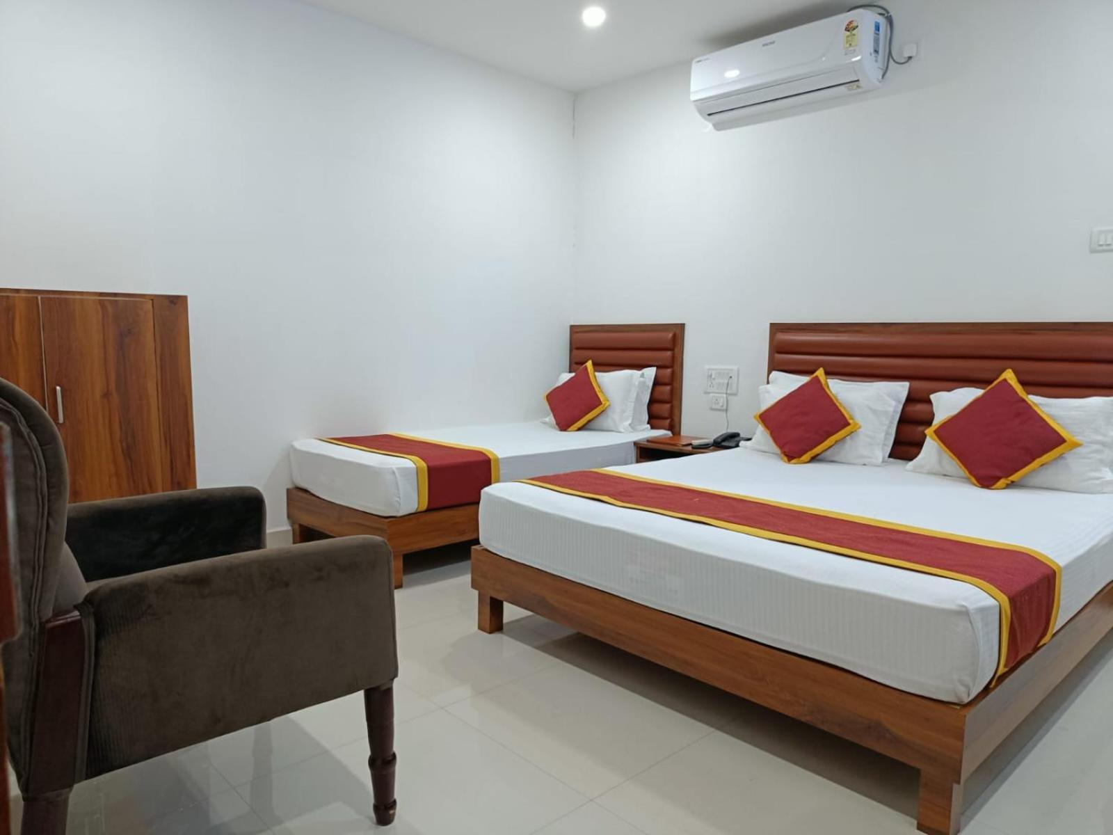 Hotel Executive Inn Hailakandi Екстер'єр фото