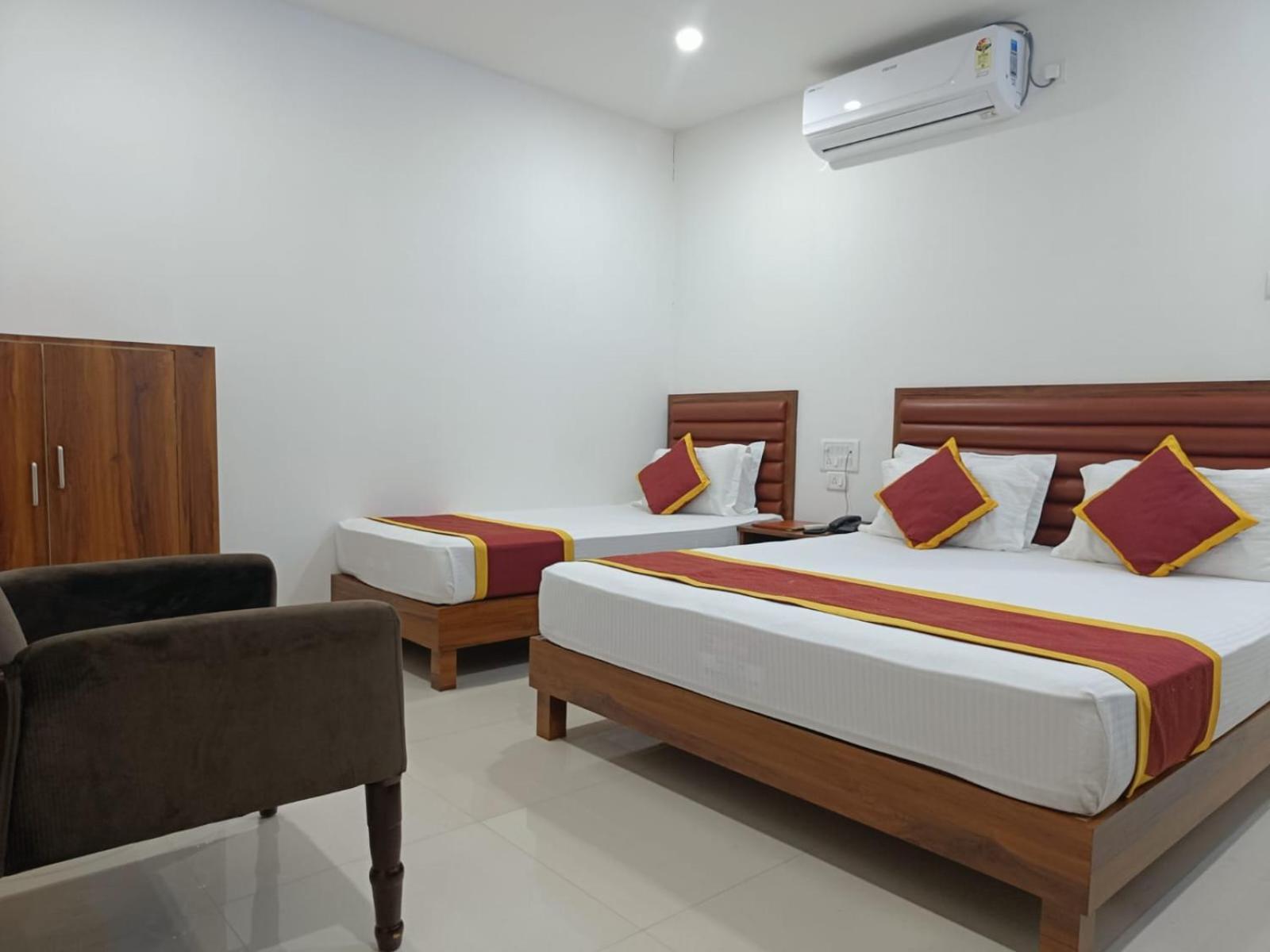 Hotel Executive Inn Hailakandi Екстер'єр фото