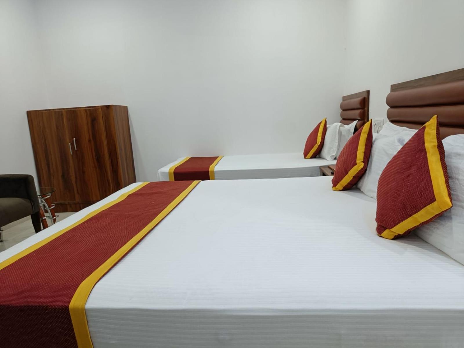 Hotel Executive Inn Hailakandi Екстер'єр фото