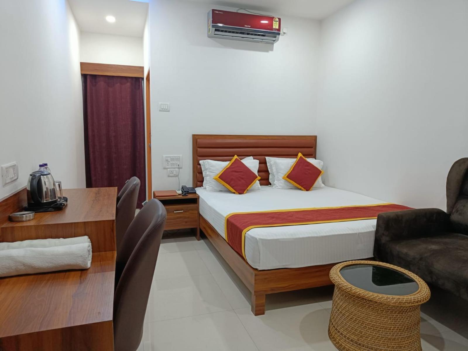 Hotel Executive Inn Hailakandi Екстер'єр фото