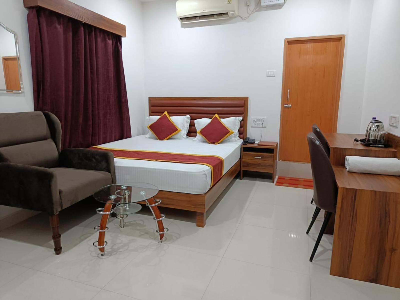 Hotel Executive Inn Hailakandi Екстер'єр фото