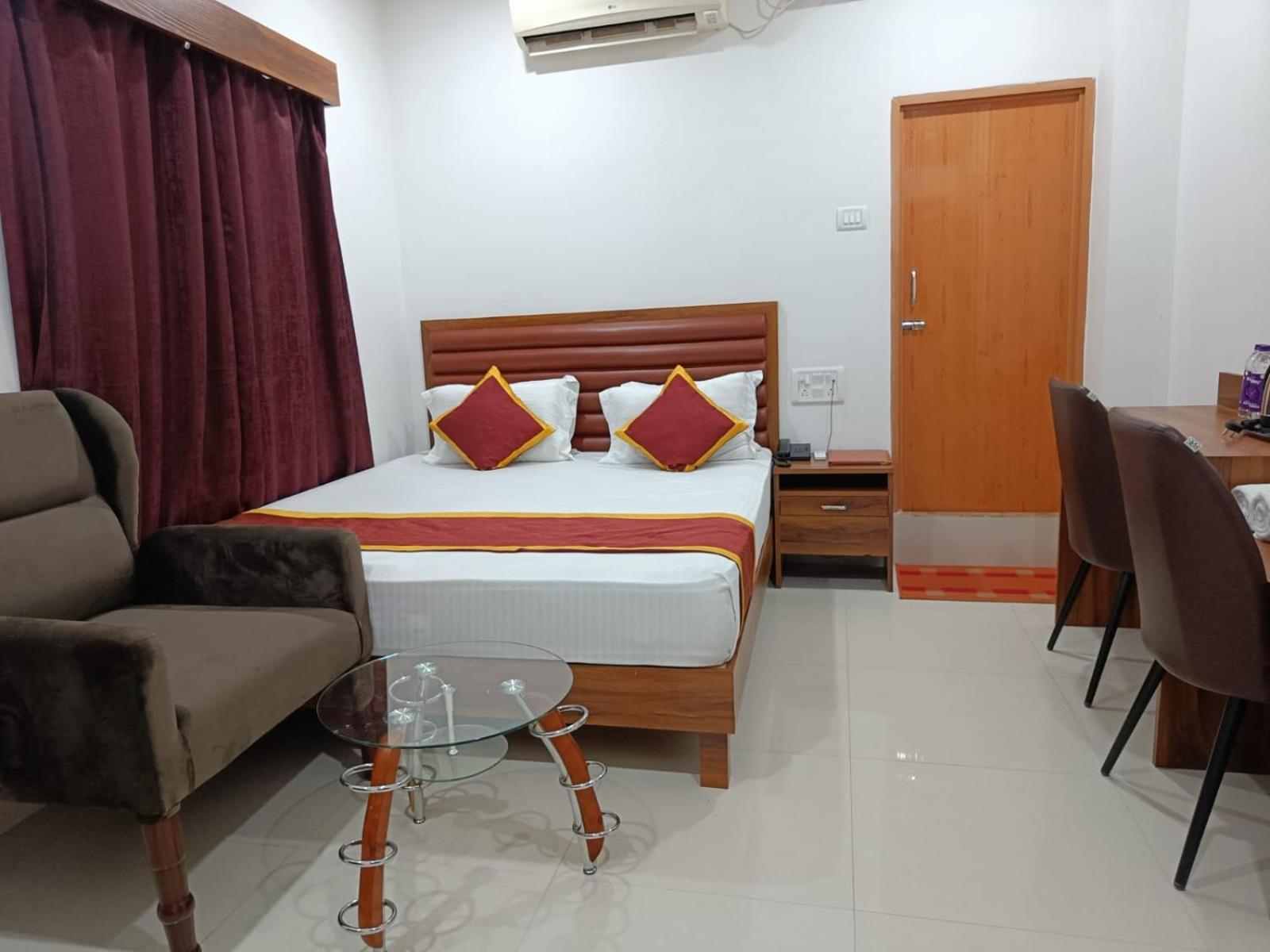 Hotel Executive Inn Hailakandi Екстер'єр фото