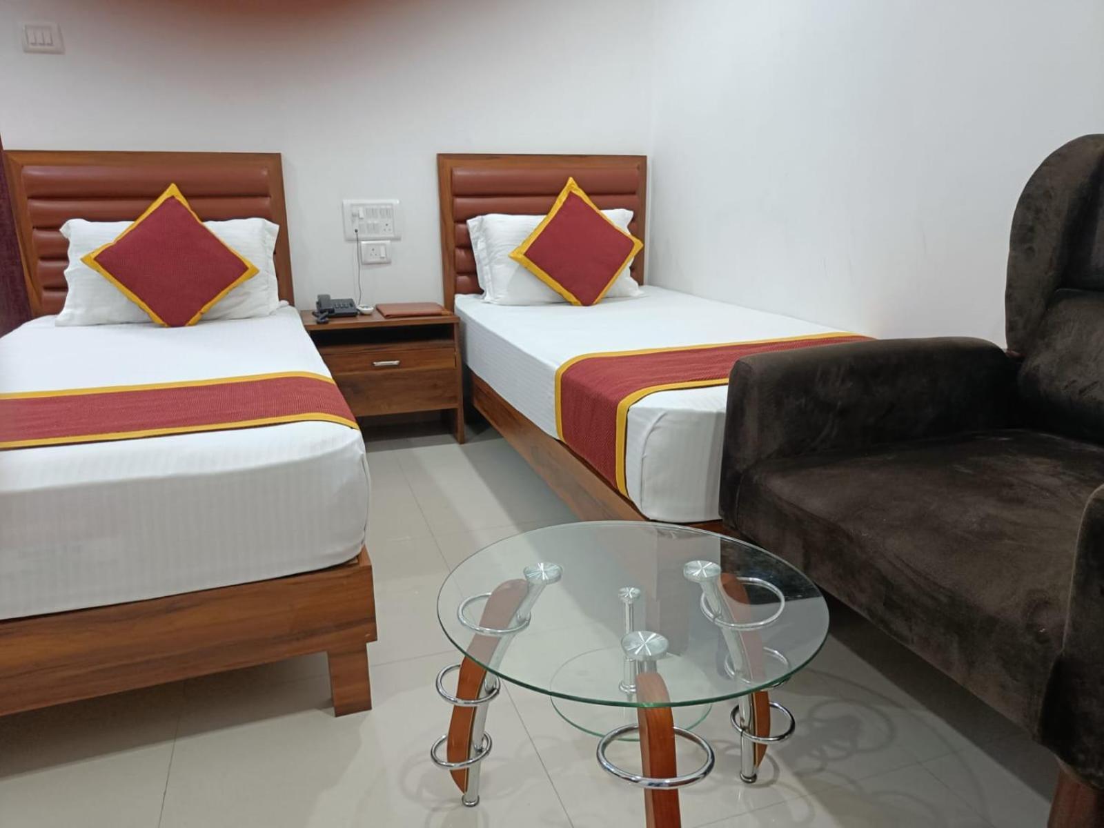 Hotel Executive Inn Hailakandi Екстер'єр фото