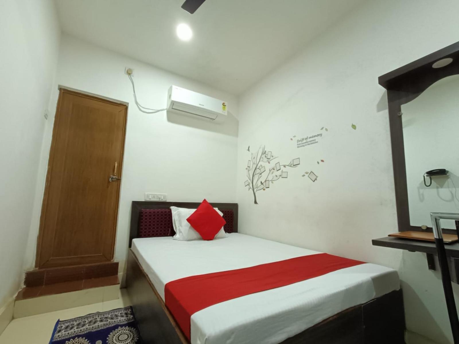 Hotel Executive Inn Hailakandi Екстер'єр фото