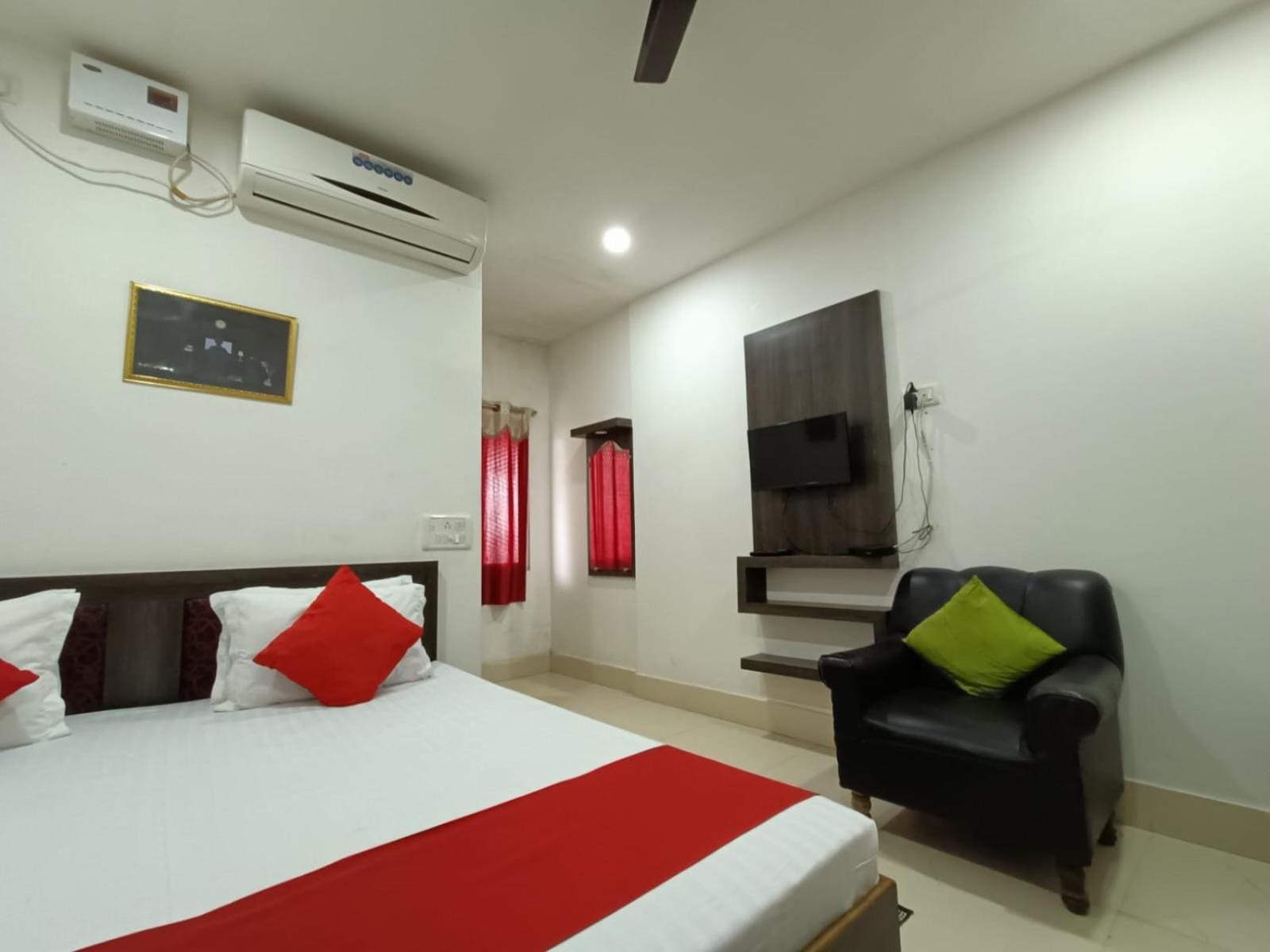 Hotel Executive Inn Hailakandi Екстер'єр фото
